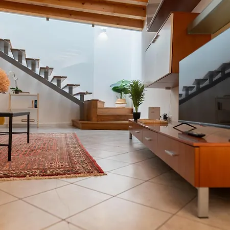 Nest Living Sunset 42 - Center אודינה